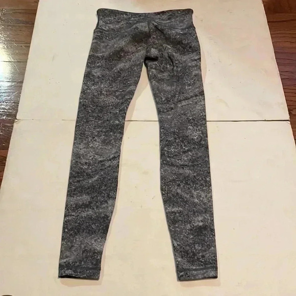 Lululemon wunder under grey tight yoga low rise tight full on luxtreme legging 4 - Picture 3 of 4